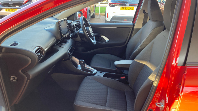 Toyota Yaris 1.5 Hybrid Design 5dr CVT Hybrid Hatchback